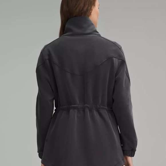 Lululemon Cinch-Waist Softstreme Jacket (Graphite Grey, 8) - Picture 9 of 10